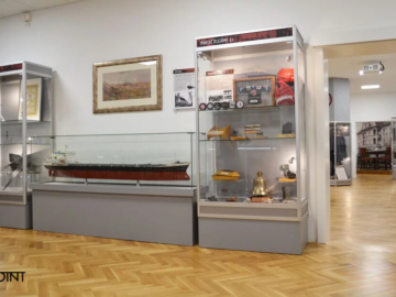 Různé druhy vitrín v muzeu Třineckých železáren